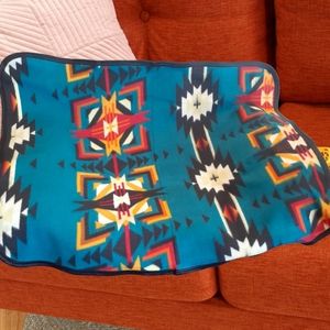 GROOVY GLAM Southwestern Aztec Offset Cross Design Ex-Large Fleece Pet Blanket
